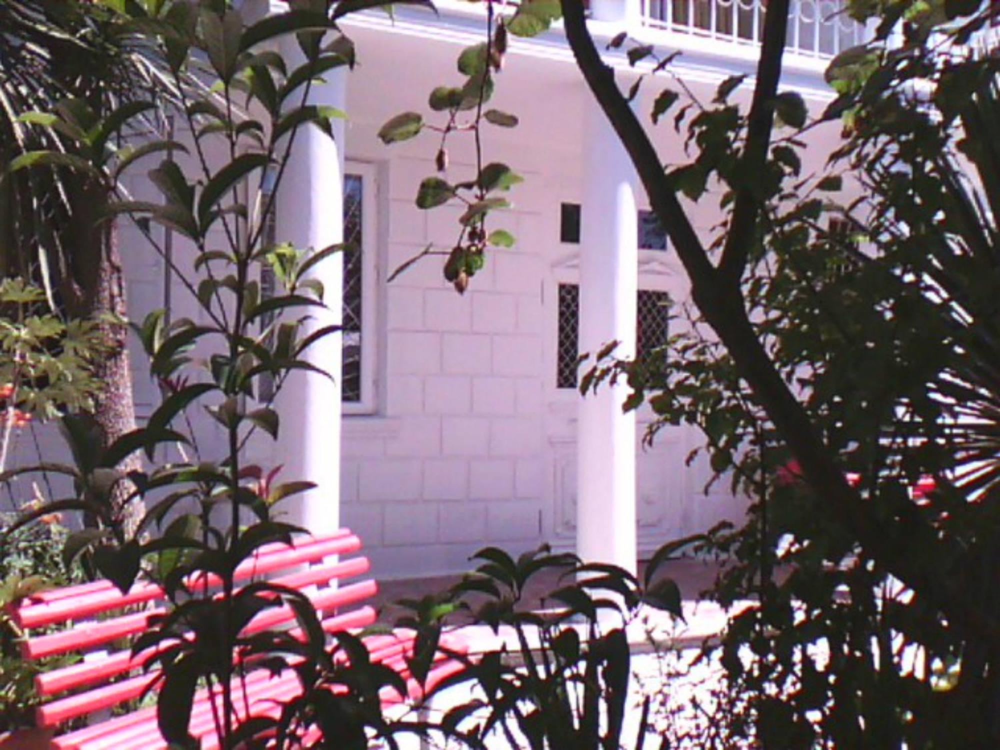 White Guest House Μπατούμι Εξωτερικό φωτογραφία