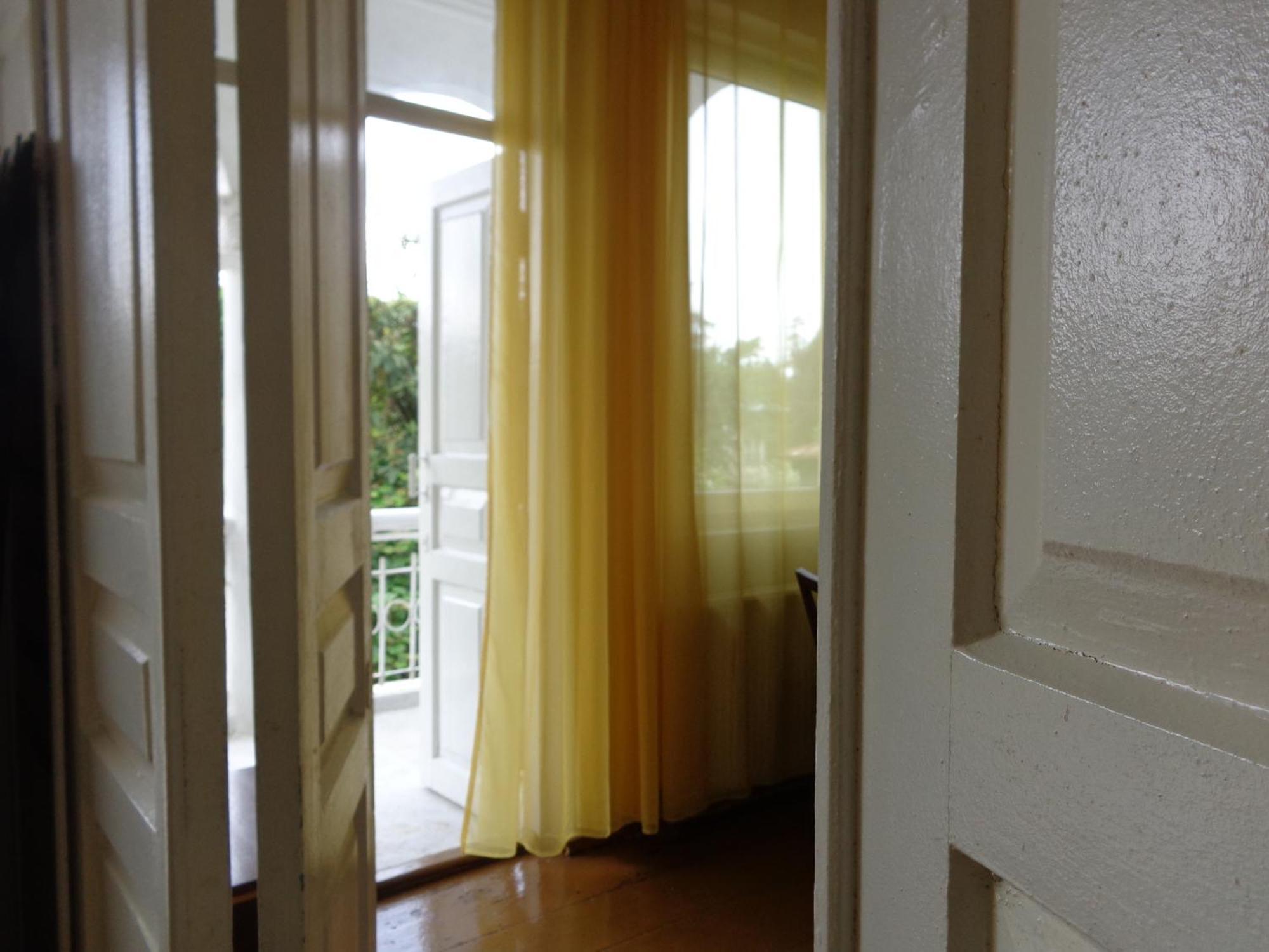 White Guest House Μπατούμι Δωμάτιο φωτογραφία