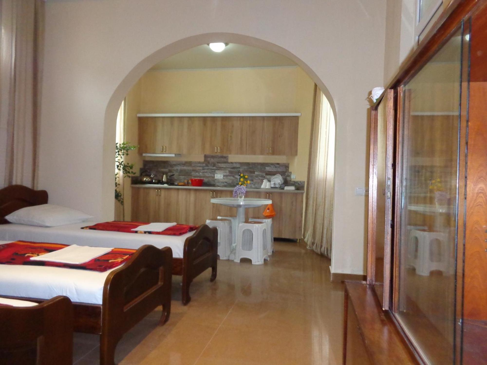 White Guest House Μπατούμι Δωμάτιο φωτογραφία