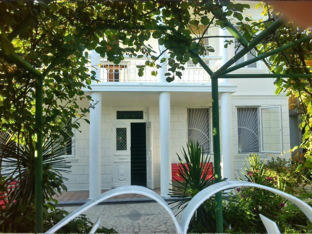 White Guest House Μπατούμι Εξωτερικό φωτογραφία