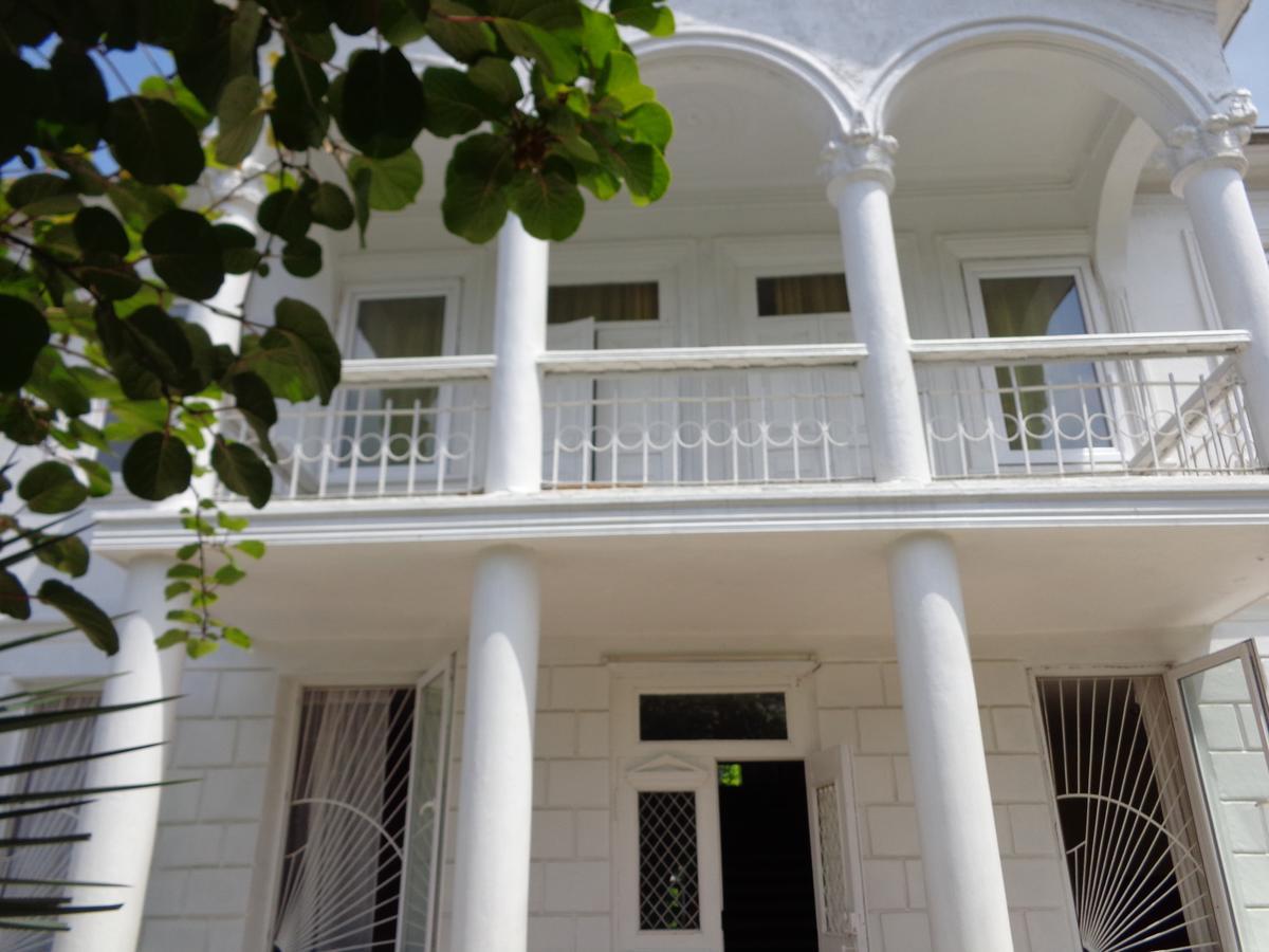 White Guest House Μπατούμι Εξωτερικό φωτογραφία