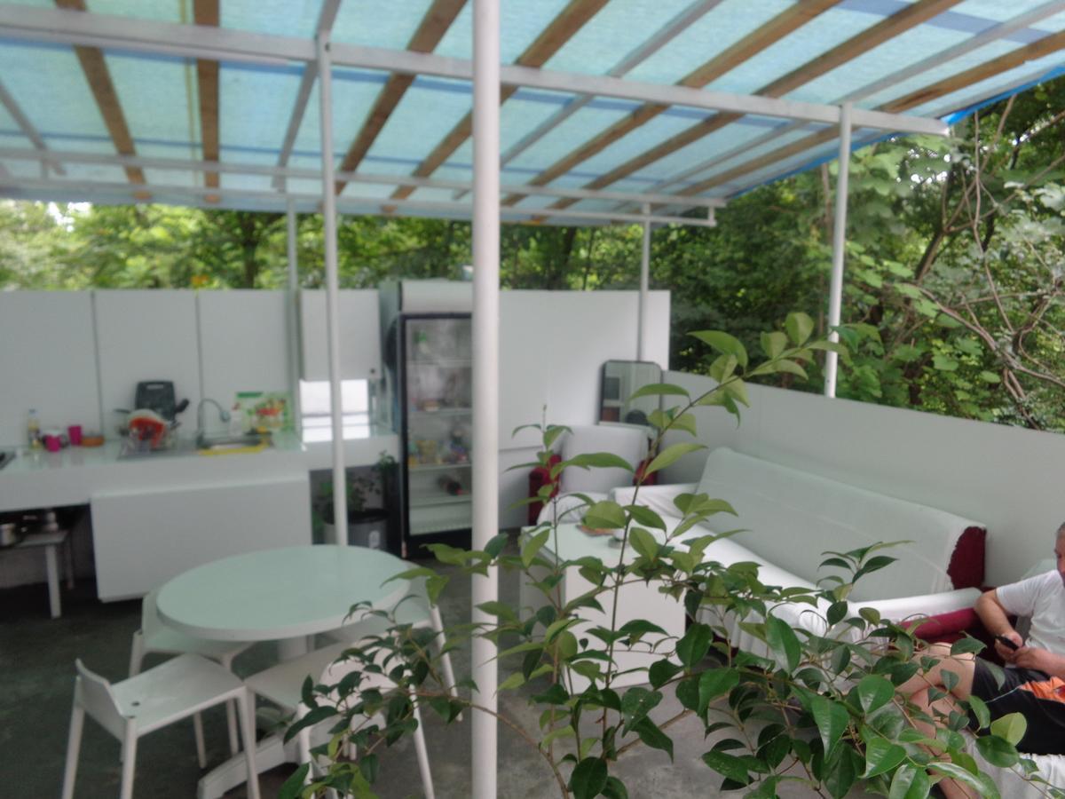 White Guest House Μπατούμι Εξωτερικό φωτογραφία